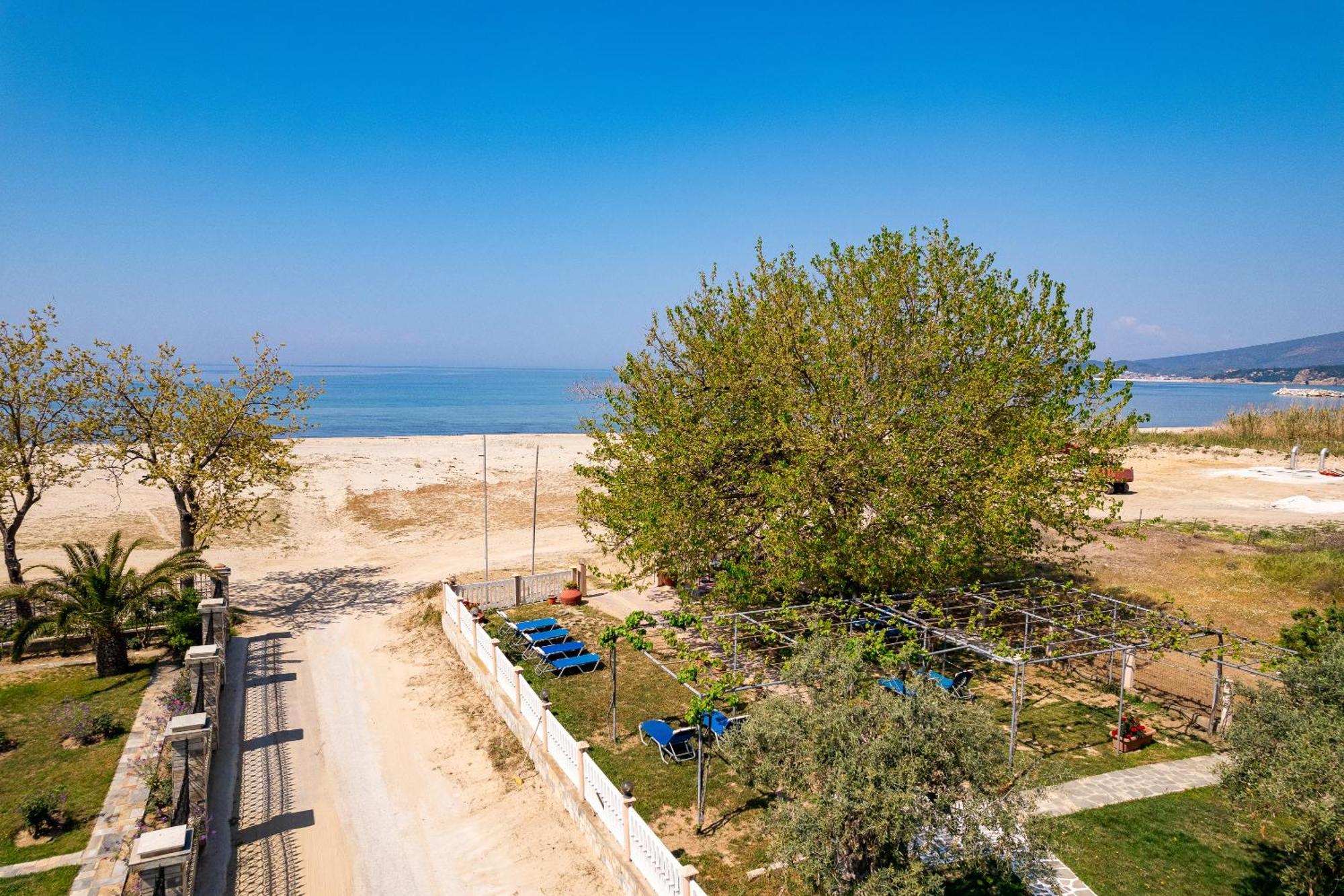 Opalium Beach Front Suites Potos Extérieur photo