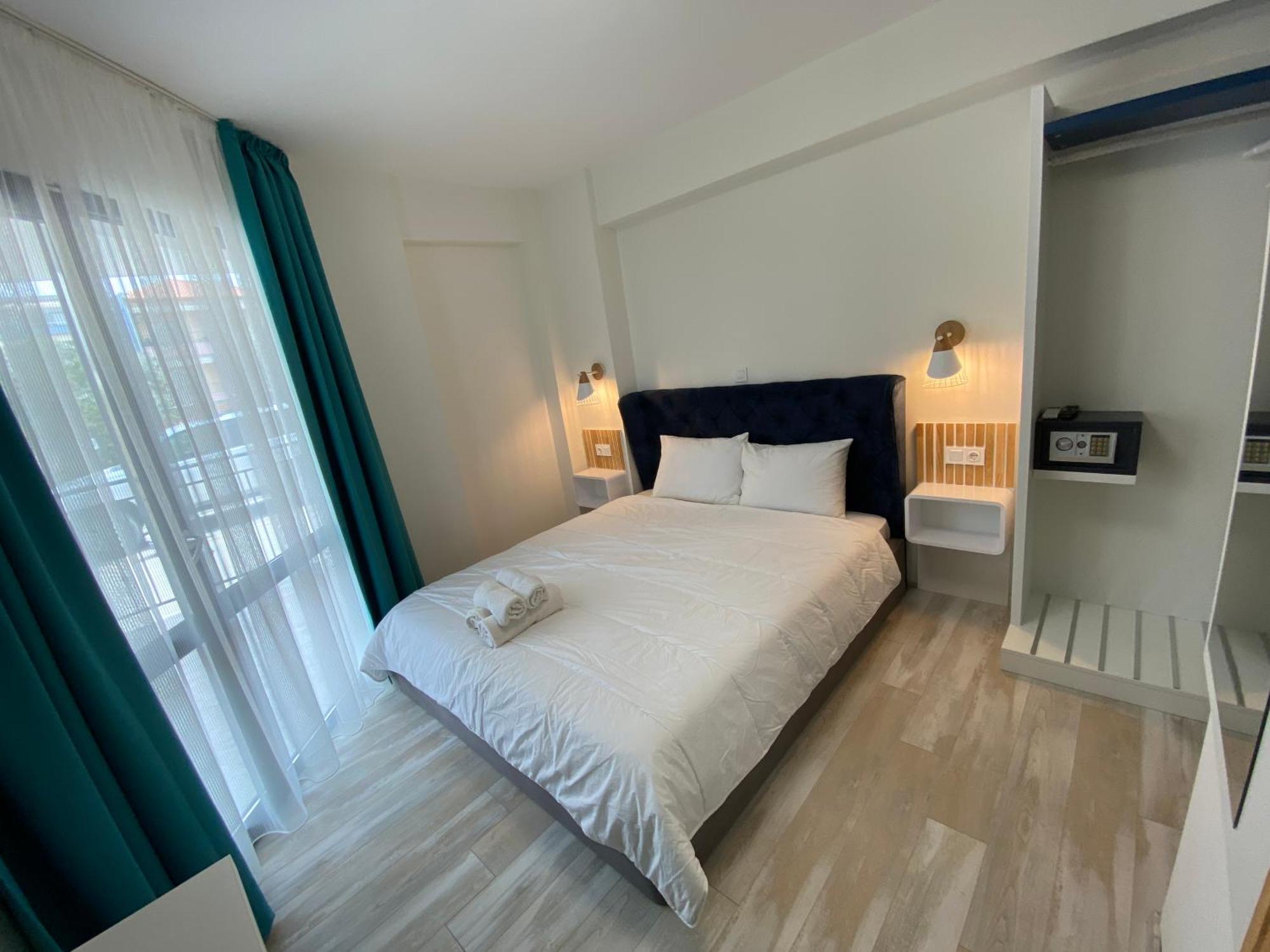 Opalium Beach Front Suites Potos Extérieur photo