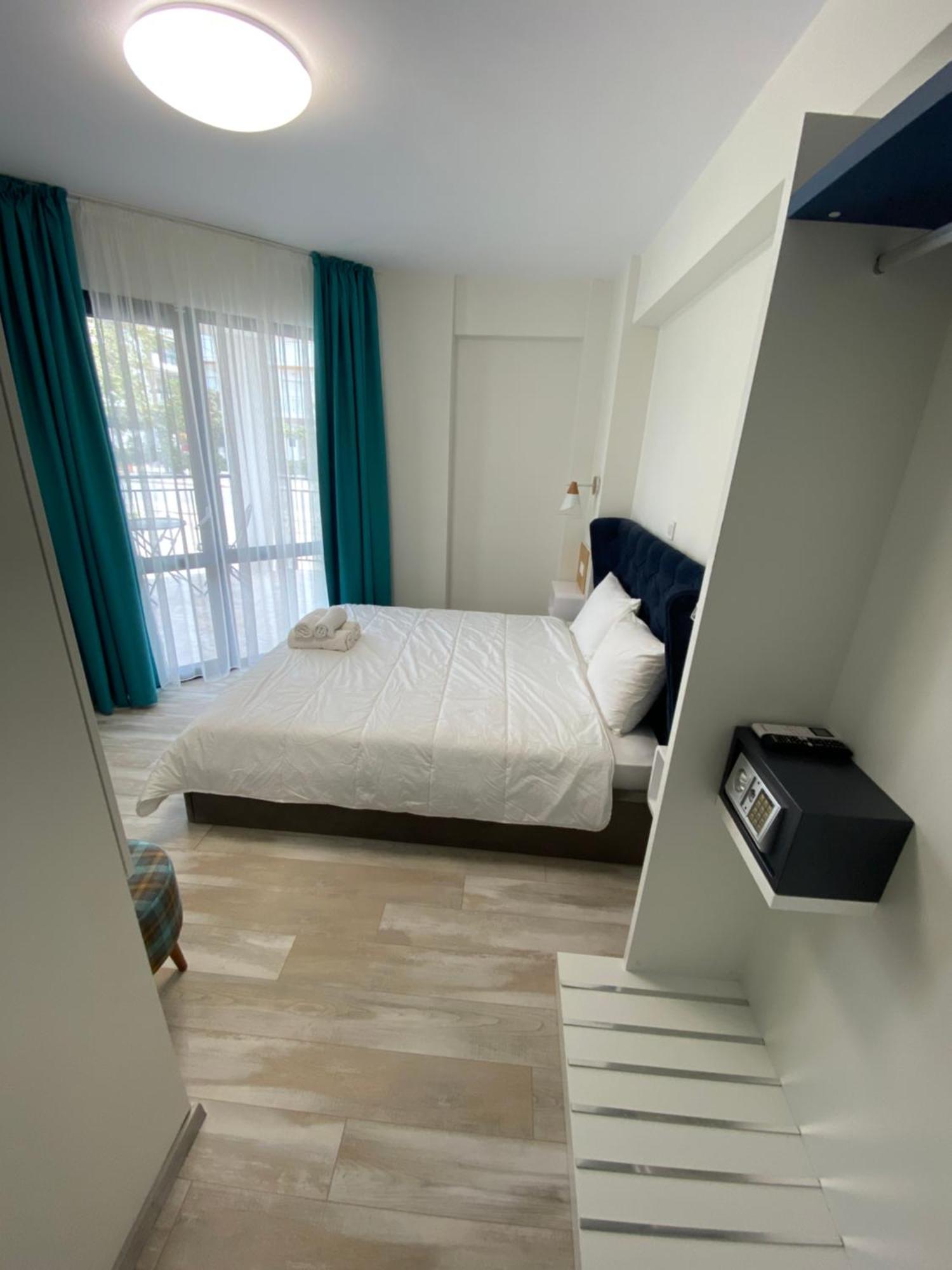 Opalium Beach Front Suites Potos Extérieur photo