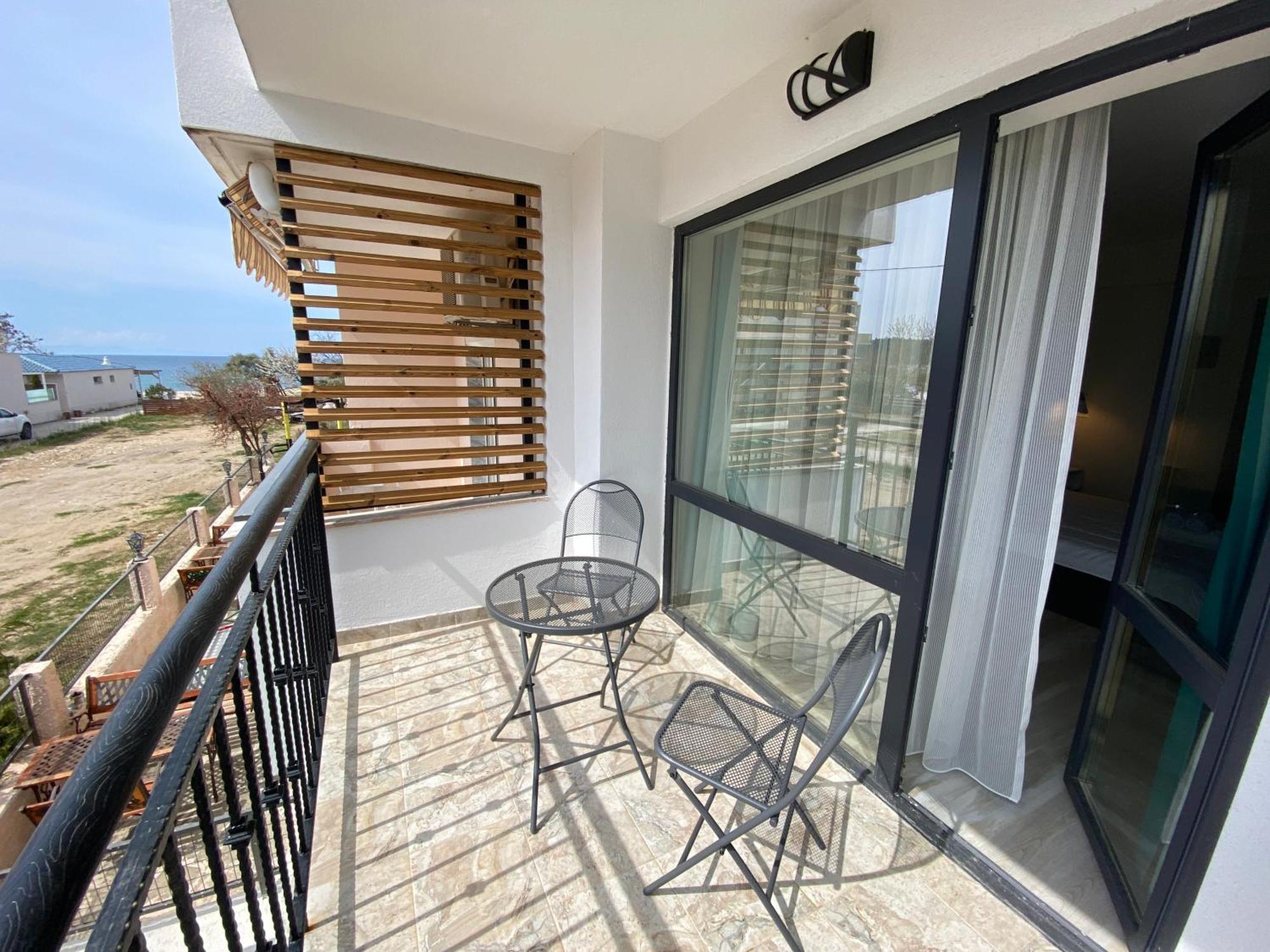 Opalium Beach Front Suites Potos Extérieur photo